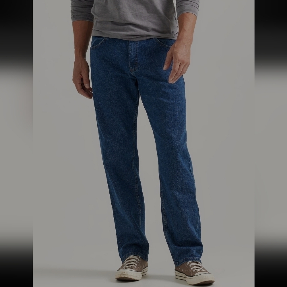 Wrangler Authentics Relaxed Straight Jeans. Size 38x29. New.